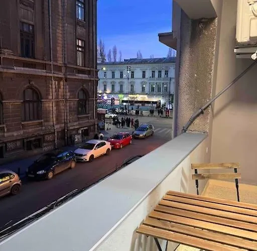 Double Near Square - 2 Balconies Апартаменты Бухарест