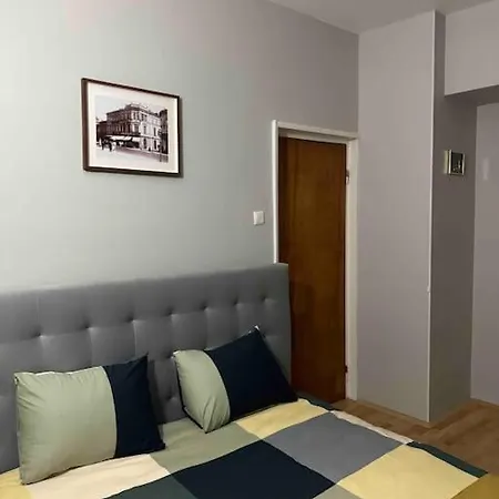 Double Near Square - 2 Balconies Apartment Bukarest