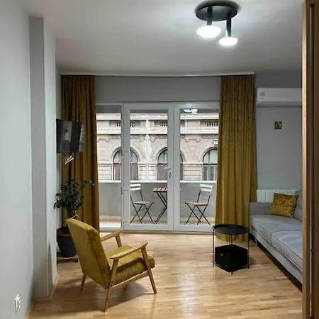 Double Near Square - 2 Balconies *