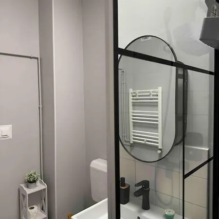 Double Near Square - 2 Balconies *