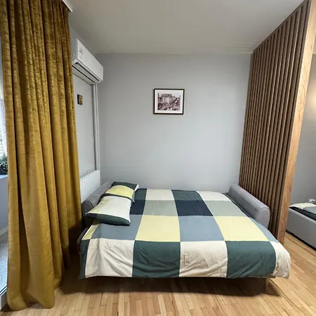 Double Near Square - 2 Balconies