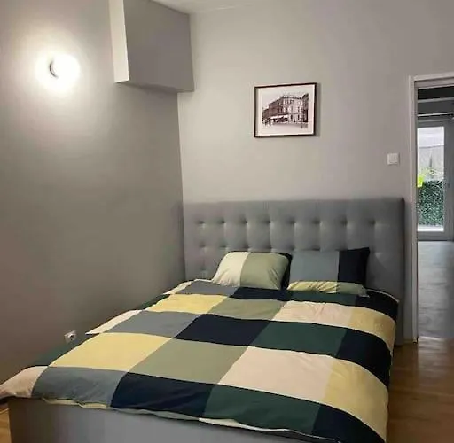 Double Near Square - 2 Balconies Apartman