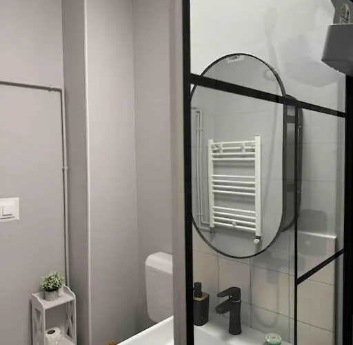 Double Near Square - 2 Balconies *