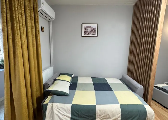 Double Near Square - 2 Balconies