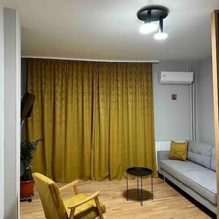 Apartment Double Near Square - 2 Balconies
