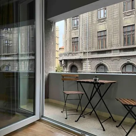Apartment Double Near Square - 2 Balconies